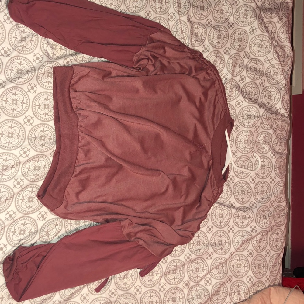 pink long sleeve, loose sleeves